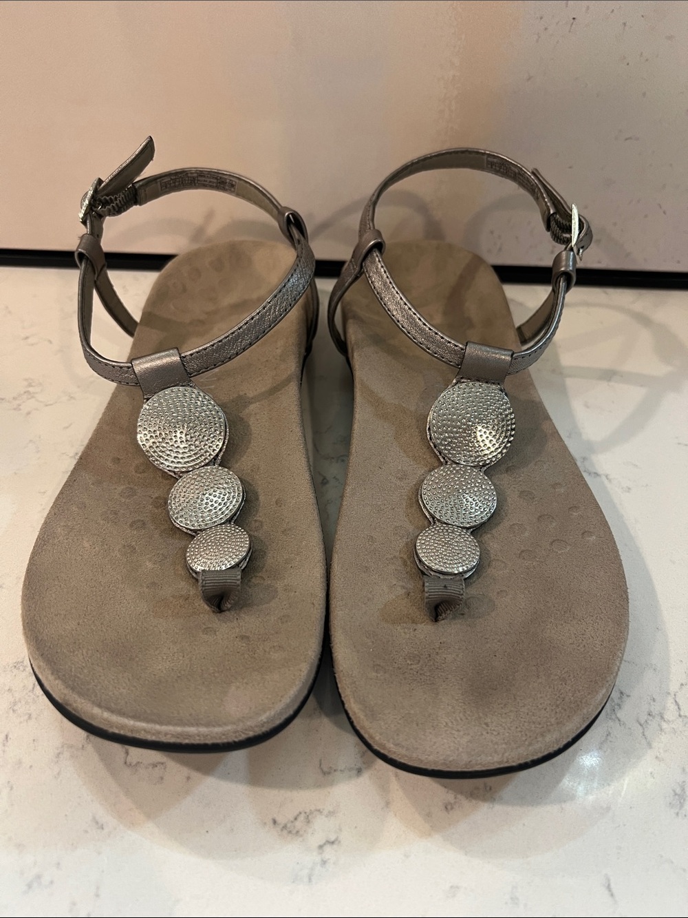 Vionic Pewter Metallic Lisbeth Leather Toe Post Orthotic Sandals Size 9M